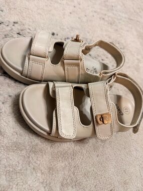art class Cream Strappy Buckle Sandals for Kids